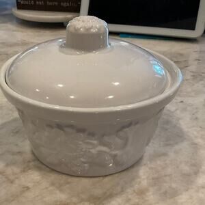 Vintage Lillian Vernon white stoneware covered dish sunflowers 5-1/4”